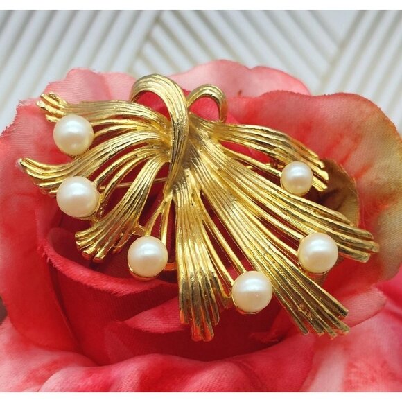Vintage 1980's M JENT Gold Tone Art Deco Simulated Pearl Spray 2.5" Brooch Pin - Picture 2 of 7